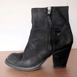 Steve Madden Paradoxx black ankle bootie size 8